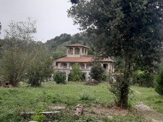 Villa in Vendita a Casciana Terme Lari, 550'000€, 670 m²