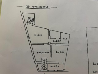Immobile commerciale in Vendita a Siena, 230'000€, 100 m²