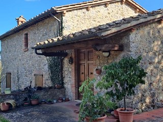 Casale in Vendita a Monteriggioni, zona Badesse, 780'000€, 200 m², arredato, con Box