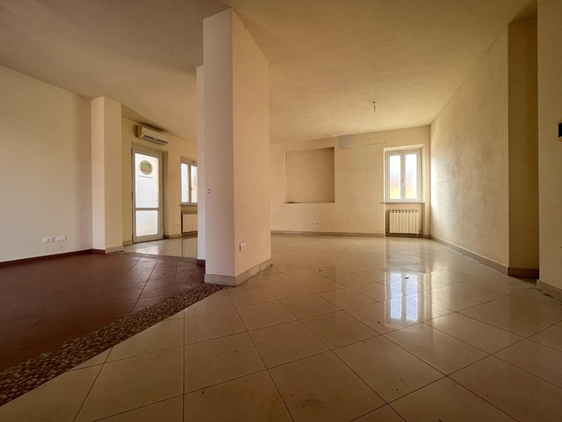 Immobile commerciale in Vendita a Lucca, zona San Concordio Contrada, 140'000€, 68 m²