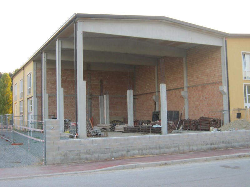 Capannone in Vendita a Crespina Lorenzana, zona Laura, 95'000€, 500 m²