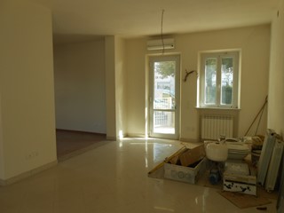 Capannone in Vendita a Lucca, zona San Concordio Contrada, 110'000€, 40 m²