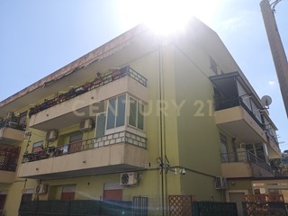 Appartamento in Vendita a Messina, zona Larderia, 100'000€, 120 m², arredato