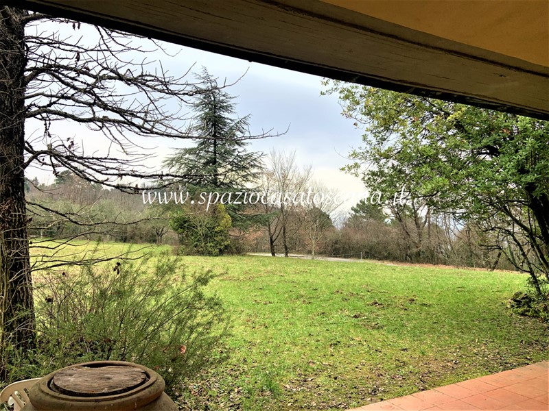 Casa Indipendente in Vendita a Vaiano, 700'000€, 450 m², con Box