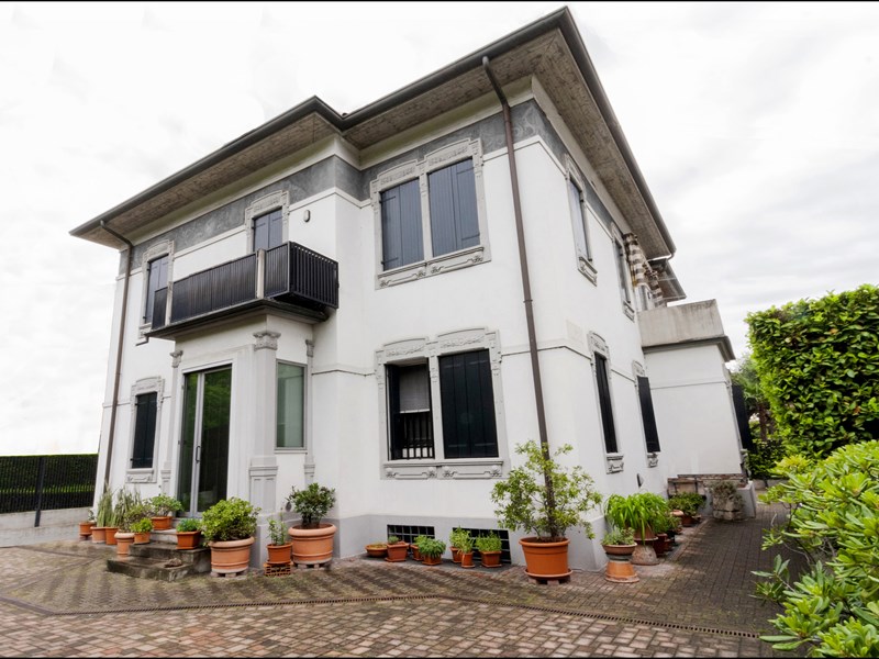Villa bifamiliare in Vendita a Verona, zona Centro, 1'600'000€, 570 m²
