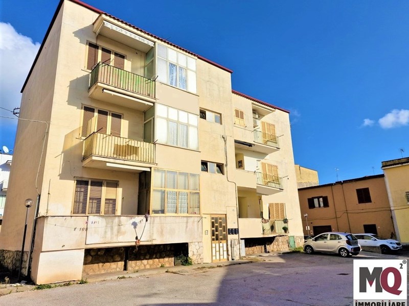 Quadrilocale in Vendita a Mondragone, zona Via Giardini, 59'000€, 90 m²