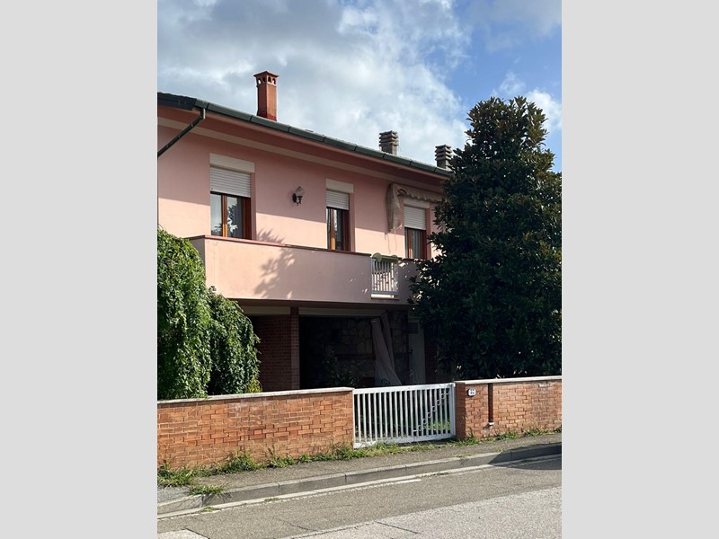 Casa Indipendente in Vendita a Ponsacco, 295'000€, 190 m², con Box