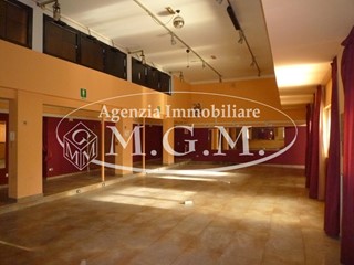 Immobile commerciale in Affitto a Castelfranco di Sotto, 4'000€, 650 m²