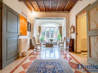 Appartamento in Vendita a Massa, 460'000€, 220 m², arredato