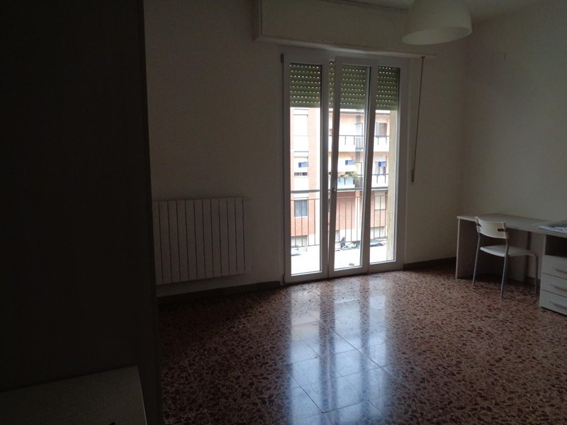 Appartamento in Affitto a Pisa, 340€, 125 m², arredato