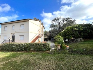 Villa in Vendita a Certaldo, 480'000€, 410 m², con Box