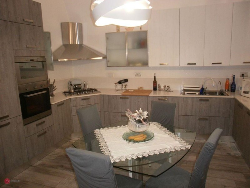 Appartamento in Vendita a Castelfiorentino, 165'000€, 150 m², con Box