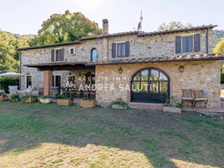 Casa di corte in Vendita a Buti, 850'000€, 250 m², arredato