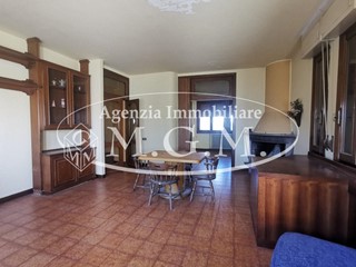 Villa in Vendita a Castelfranco di Sotto, 345'000€, 350 m², con Box
