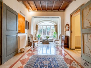 Appartamento in Vendita a Massa, 460'000€, 220 m², arredato