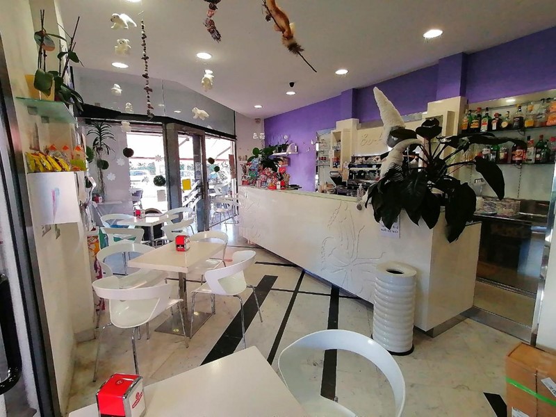 Attività commerciale in Affitto a Massa, 60'000€, 80 m²