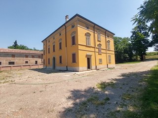 Casa Indipendente in Vendita a Bomporto, zona Solara, 660 m²