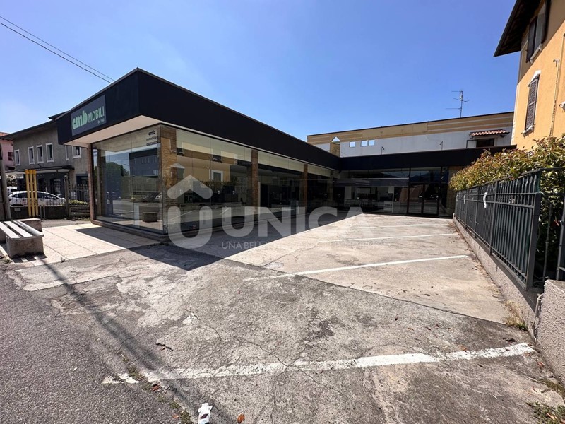 Immobile commerciale in Vendita a Concesio, 570'000€, 758 m²