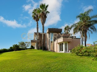 Casa Indipendente in Vendita a Acireale, 933 m², con Box