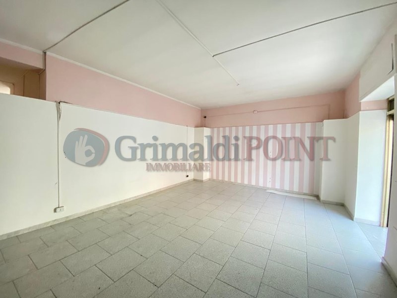 Immobile commerciale in Affitto a Giugliano in Campania, 650€, 75 m²