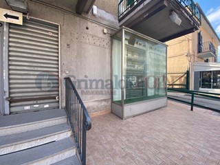 Immobile commerciale in Affitto a Giugliano in Campania, 650€, 75 m²