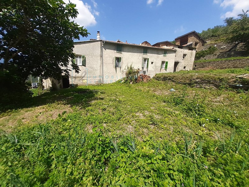 Rustico in Vendita a Pieve di Teco, zona Moano, 59'000€, 100 m²