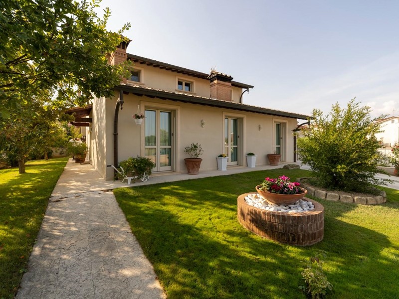 Casa Indipendente in Vendita a Ponsacco, 520'000€, 220 m², con Box