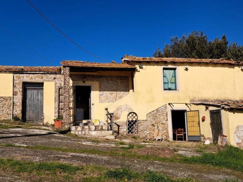 Casa di corte in Vendita a Rosignano Marittimo, 250'000€, 120 m²