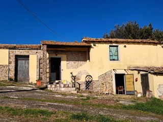 Casa di corte in Vendita a Rosignano Marittimo, 250'000€, 120 m²