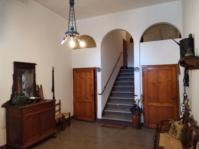 Casa Indipendente in Vendita a Poggibonsi, 250'000€, 230 m², con Box