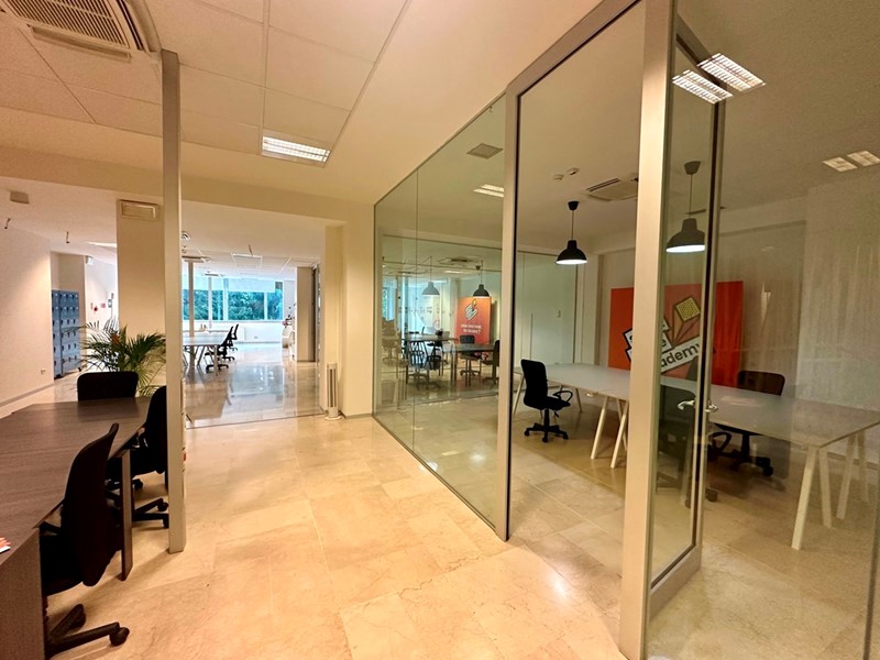 Ufficio in Affitto a Brescia, 1'000€, 20 m², arredato