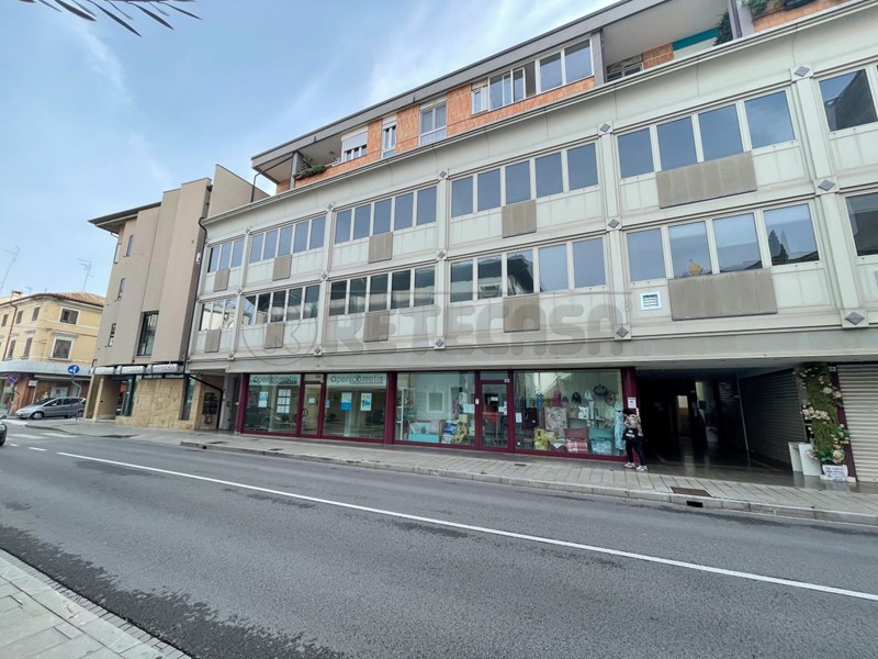 Ufficio in Affitto a Cervignano del Friuli, 530€, 116 m²