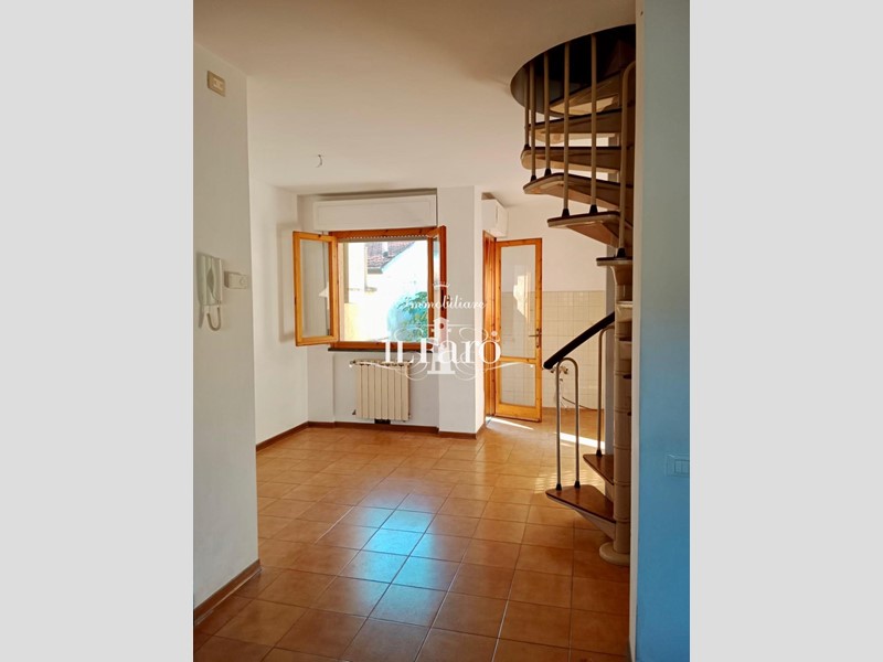 Appartamento in Vendita a Massarosa, 180'000€, 65 m², arredato