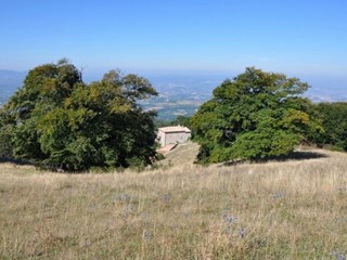 Casale in Vendita a Massa Martana, 1'485'000€, 240 m²