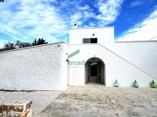 Casale in Vendita a Monopoli, zona Romanelli, 350 m²