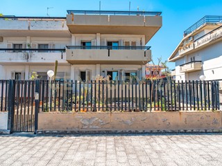Casa Indipendente in Vendita a Aci Castello, 270 m²