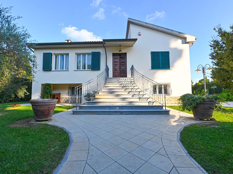 Villa in Vendita a Pisa, 1'790'000€, 300 m²
