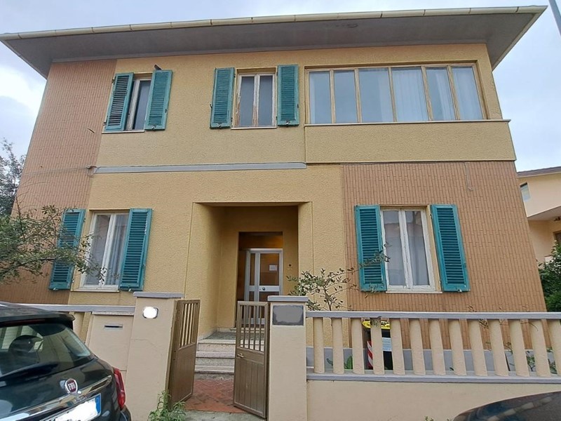 Villa in Vendita a Rosignano Marittimo, zona Rosignano Solvay, 320'000€, 350 m²