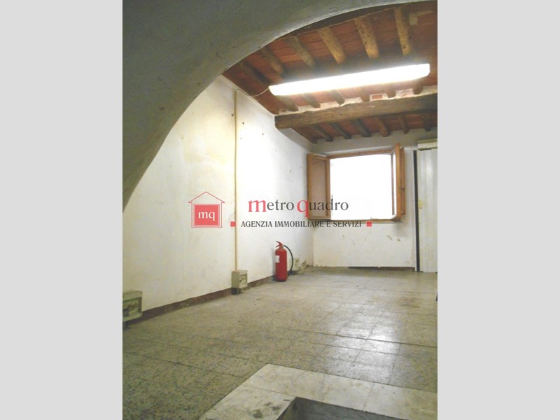 Attività commerciale in Affitto a Pisa, 900€, 40 m²