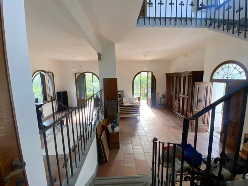 Villa in Vendita a Pisa, 980'000€, 425 m², con Box
