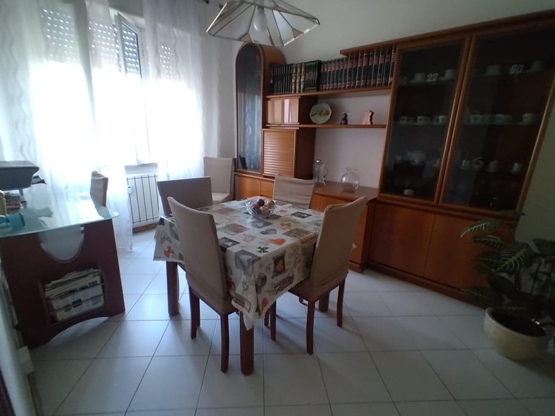 Quadrilocale in Vendita a Carrara, zona Avenza, 250'000€, 105 m², arredato, con Box