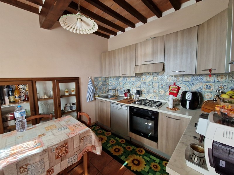 Appartamento in Vendita a Lucca, zona Borgo Giannotti, 450'000&euro;, 160 m², con Box