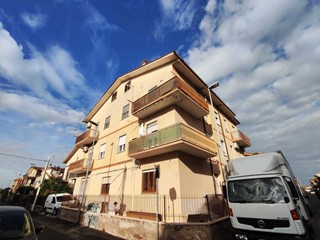 Trilocale in Vendita a Guidonia Montecelio, zona Villanova, 95'000€, 100 m²