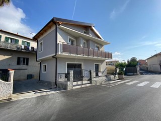 Casa Indipendente in Vendita a Vallecrosia, 800'000€, 124 m², con Box