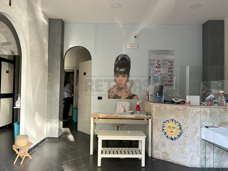 Immobile commerciale in Vendita a Caltanissetta, 70'000€, 80 m²