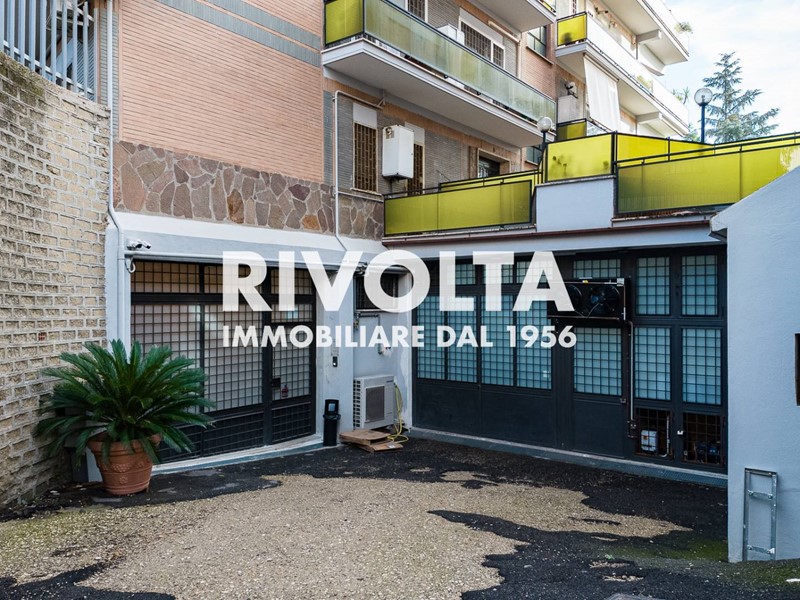 Immobile commerciale in Vendita a Roma, zona Boccea, 350'000€, 490 m²
