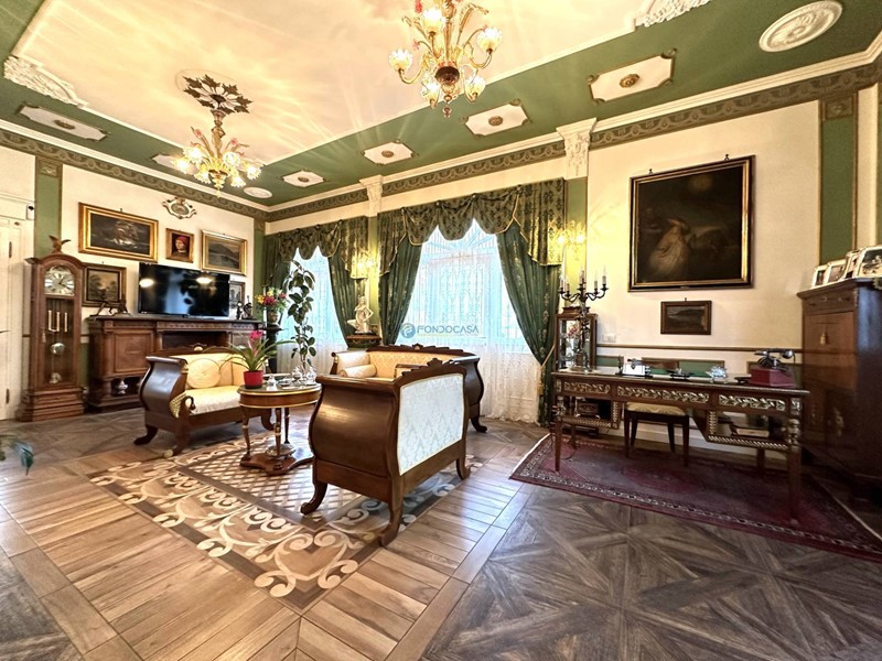 Villa bifamiliare in Vendita a Pavia, zona S. Pietro - V.le Cremona, 650'000€, 274 m², arredato