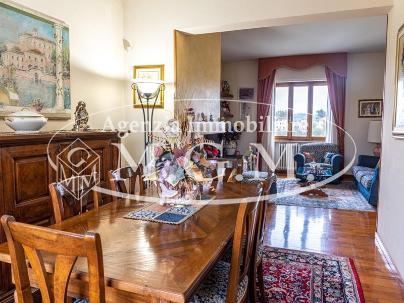 Casa Indipendente in Vendita a Castelfranco di Sotto, 298'000€, 235 m², con Box