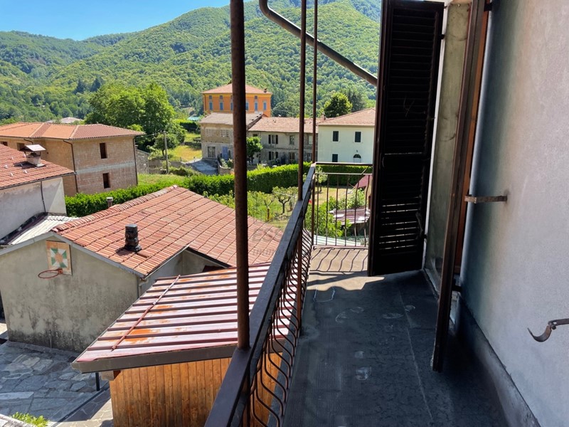 Casa Indipendente in Vendita a Minucciano, 72'000€, 100 m², con Box