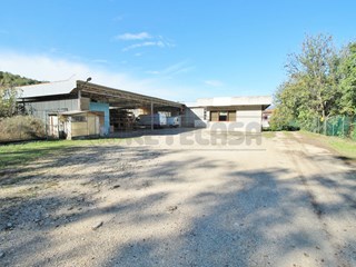 Capannone in Vendita a Arzignano, 437'000€, 1300 m²